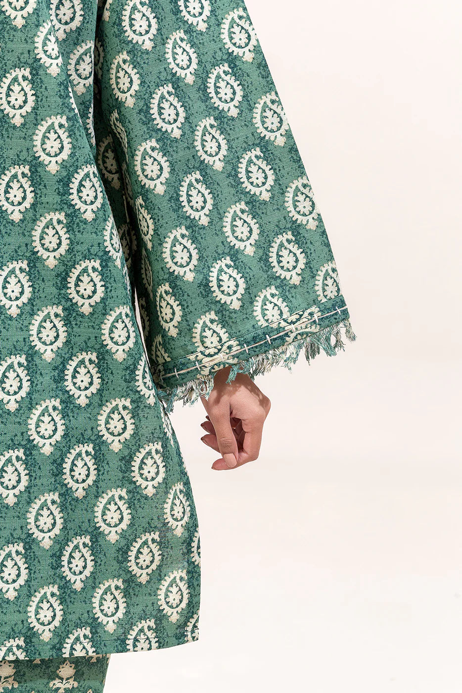 Beechtree Khaddar Print 2P Volume D-8